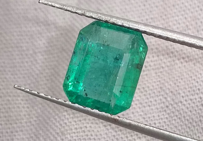 GSI Certified 2.28ct Medium Green Zambian Emerald, Natural Gemstone