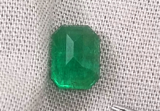 GSI Certified Vivid Golden Green Natural Swat Emerald Minor Oiled Loose Gemstone