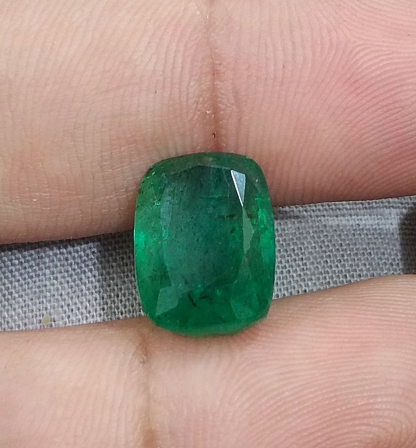 8.59ct Deep Green Swat Emerald, 100% Natural Gemstone