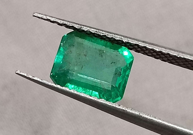 GSI Certified 1.31ct Parrot Green Natural Zambian Emerald Minor Oiled Loose Gemstone