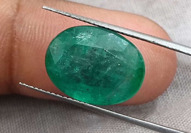 Big 10.20ct Zambian Emerald, Grass Green Oval cut Moderately Oiled Loose Gemstone.