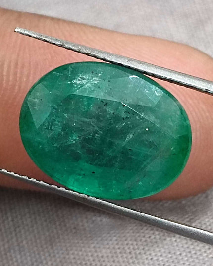 Big 10.20ct Zambian Emerald, Grass Green Oval cut Moderately Oiled Loose Gemstone.