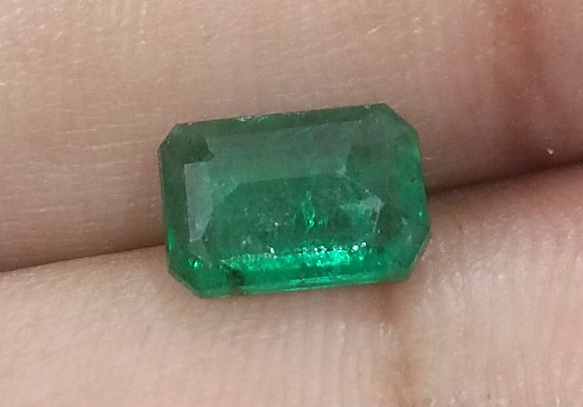 GSI Certified 1.63ct Medium Deep Green Natural Emerald Minor Oiled Loose Gemstone
