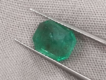 2.36ct Certified Zambian Emerald stone.