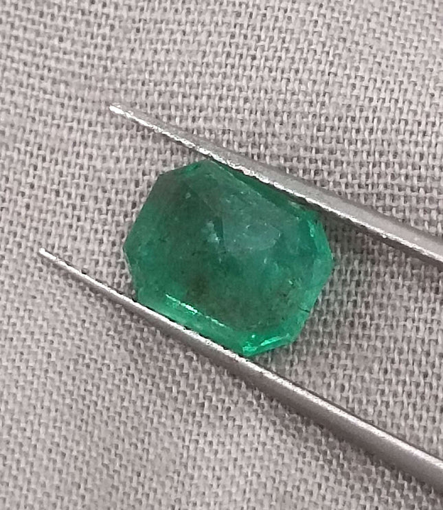 2.36ct Certified Zambian Emerald stone.