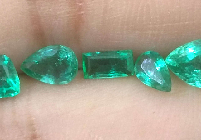 4.10ct Medium to Medium Deep Electric Green Zambian Emerald Parcel Minor Oiled Loose Gemstones