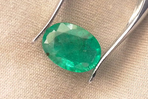 2.35ct Vivid Green Natural Emerald Oval Cut Loose Gemstone
