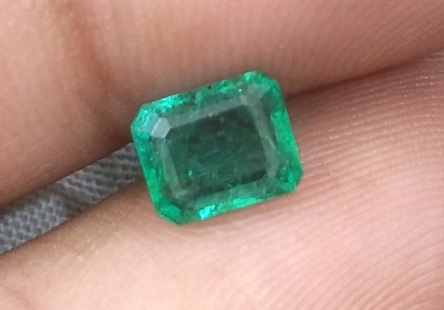 1.15ct Medium Light Green Zambian Emerald Minor Oiled Loose Gemstone