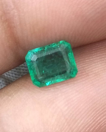 1.15ct Medium Light Green Zambian Emerald Minor Oiled Loose Gemstone