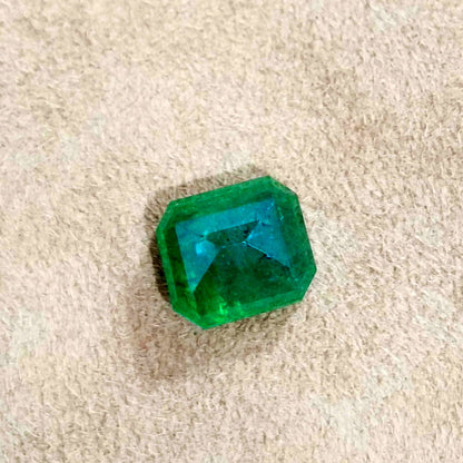 GSI Certified 3.87ct Deep Velvet Green Swat Emerald , 100% Natural Earth Mined Gemstone