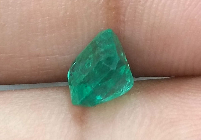 1.46ct GSI Certified Vivid Green Zambian Emerald Minor Oiled Loose Gemstone