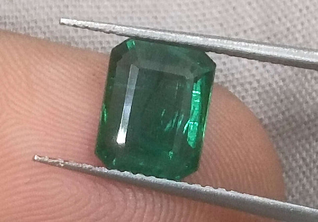 2.31ct High Quality GSI Certified Deep Vivid Green Minor Oiled Loose Gemstone