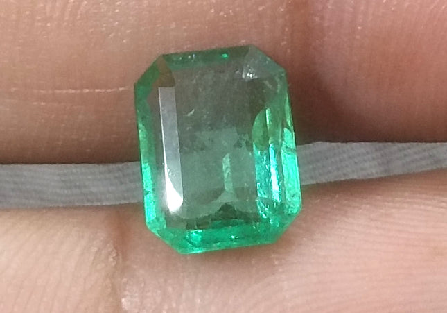 2.35ct GSI Certified Medium Green Zambian Emerald Minor Oiled Loose Gemstone