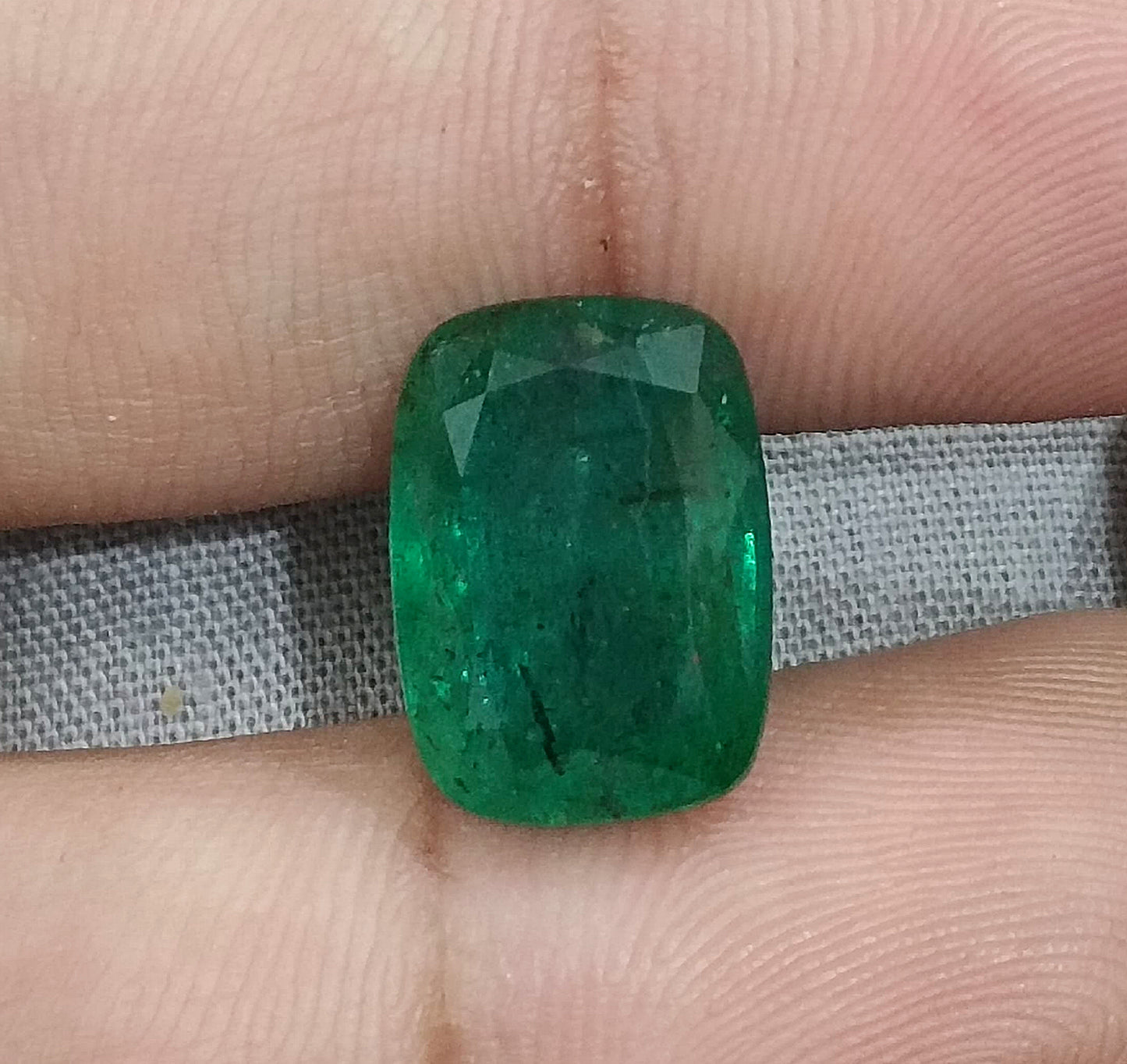 8.59ct Deep Green Swat Emerald, 100% Natural Gemstone