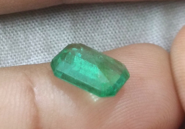 2.35ct GSI Certified Medium Green Zambian Emerald Minor Oiled Loose Gemstone