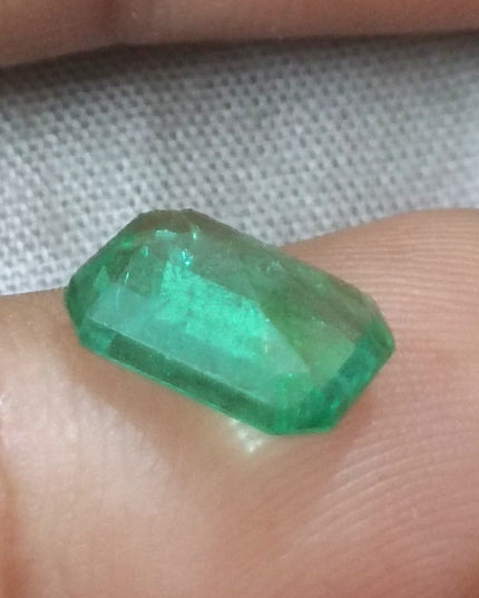2.35ct GSI Certified Medium Green Zambian Emerald Minor Oiled Loose Gemstone