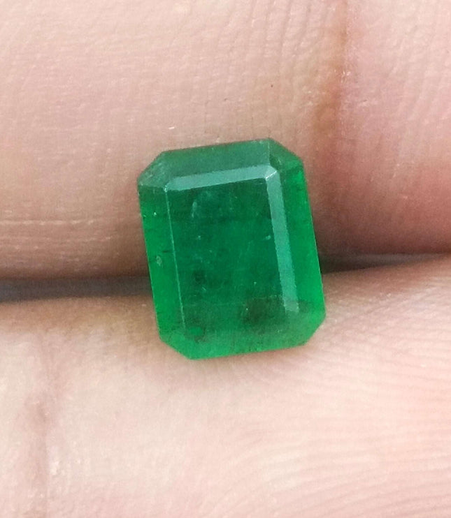 Certified 1.50ct Zambian Emerald.