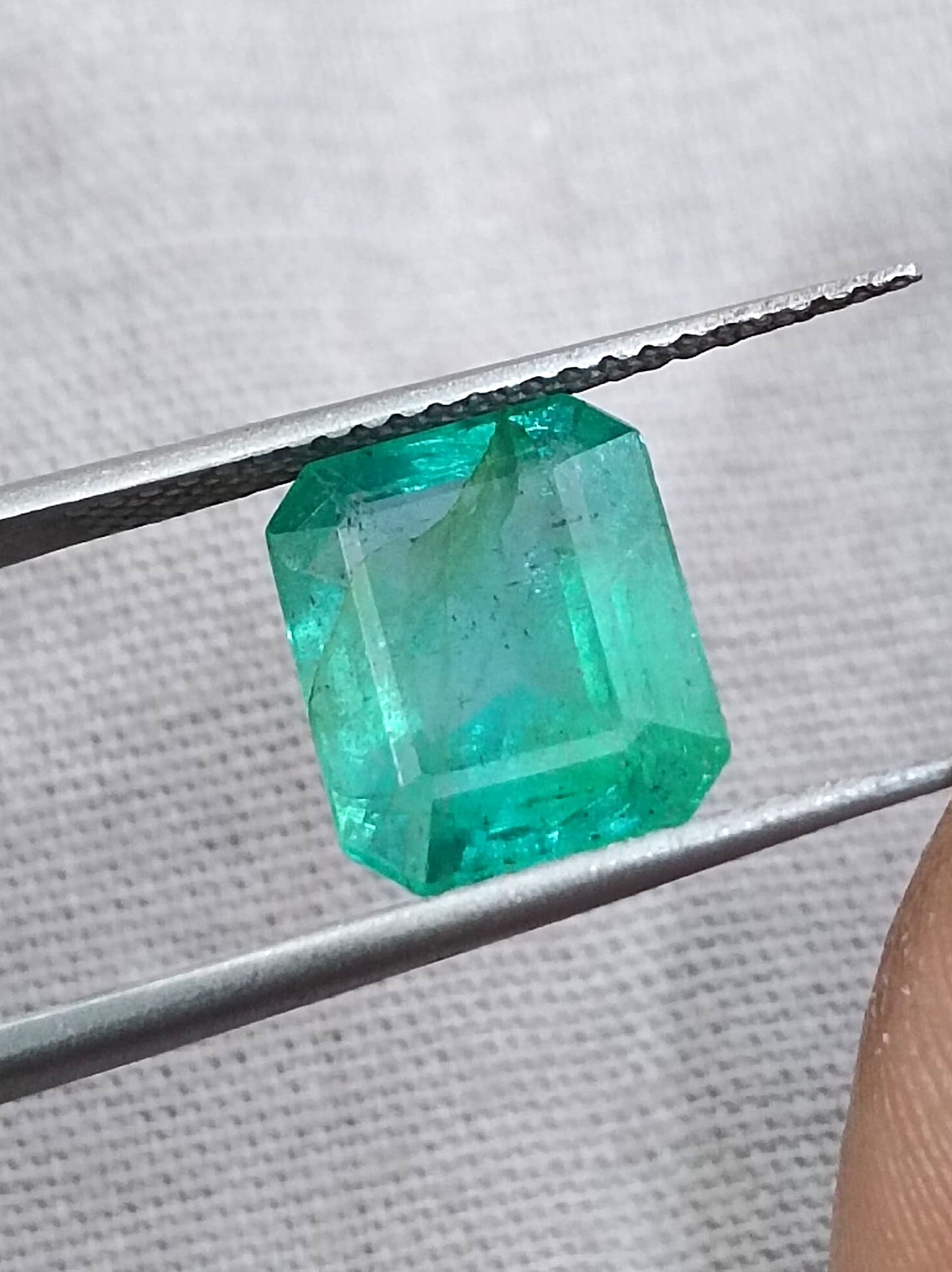 2.92ct Medium Green Zambian Emerald, 100% Natural Earth Mined Gemstone.