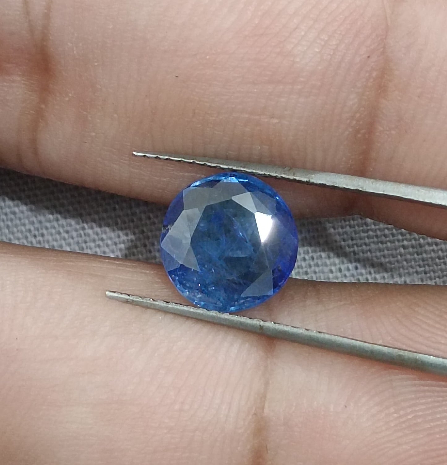 GSI Certified 2.51ct Royal Blue Ceylon Sapphire, 100% Natural Earth Mined Gemstone