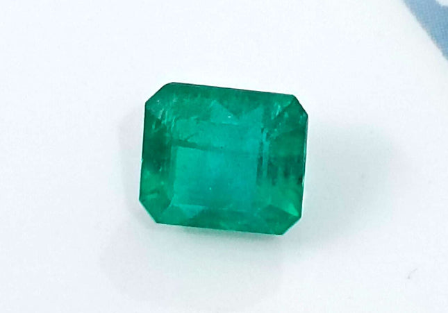 GSI Certified 1.92ct Medium Intense Green Zambian Emerald Minor Oiled Loose Gemstone
